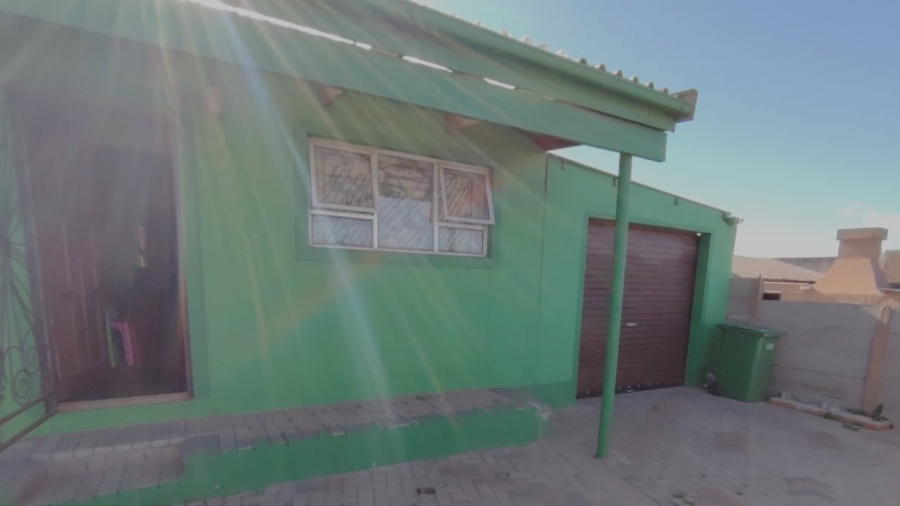 To Let 4 Bedroom Property for Rent in Louwville Western Cape